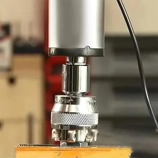 AdaptiDrill™ - Magischer Universalstecker Elektrobohrmaschine