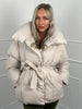 Inga™ - Schicke Kurze Steppjacke mit Gürtel