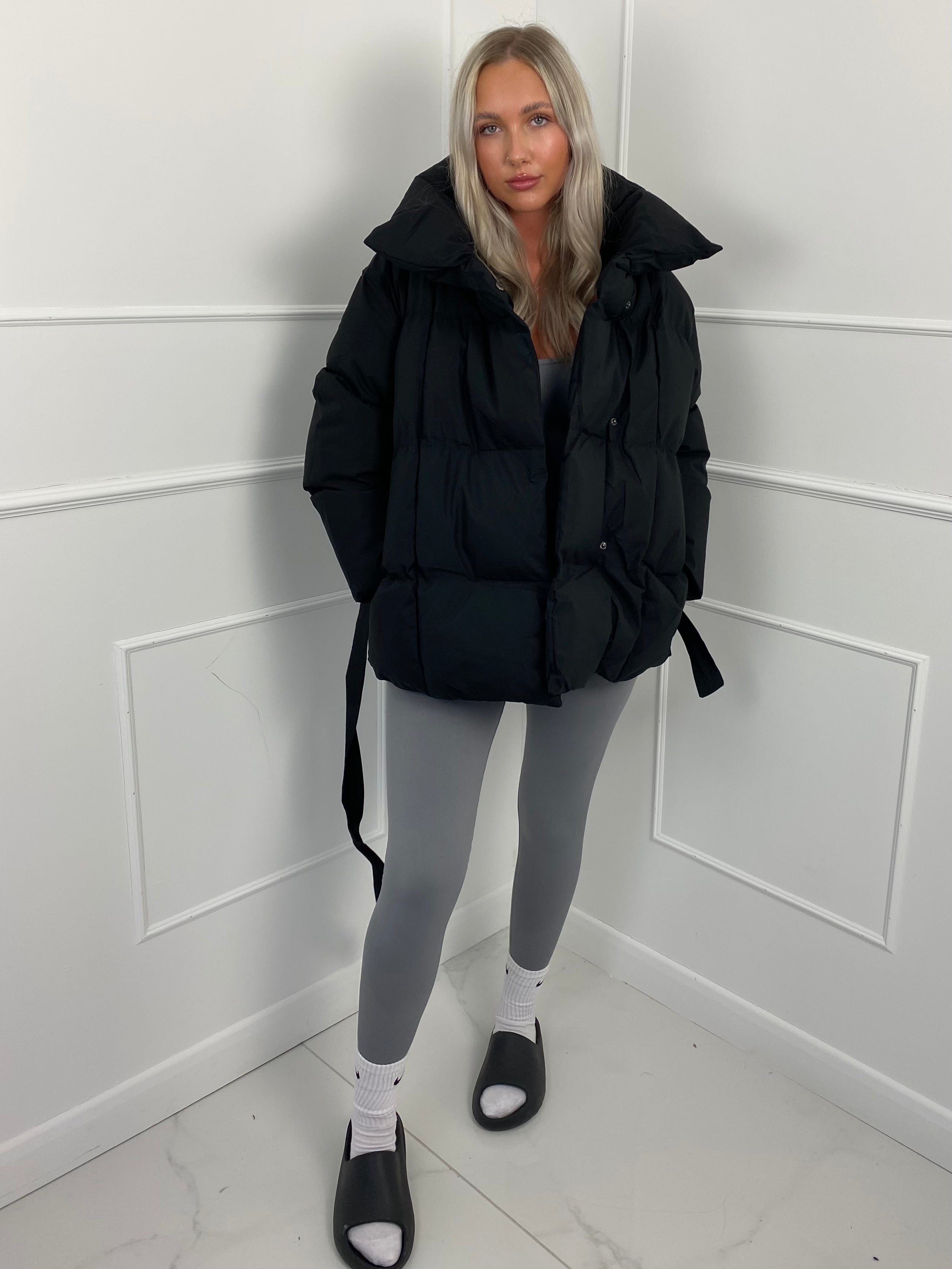 Inga™ - Schicke Kurze Steppjacke mit Gürtel