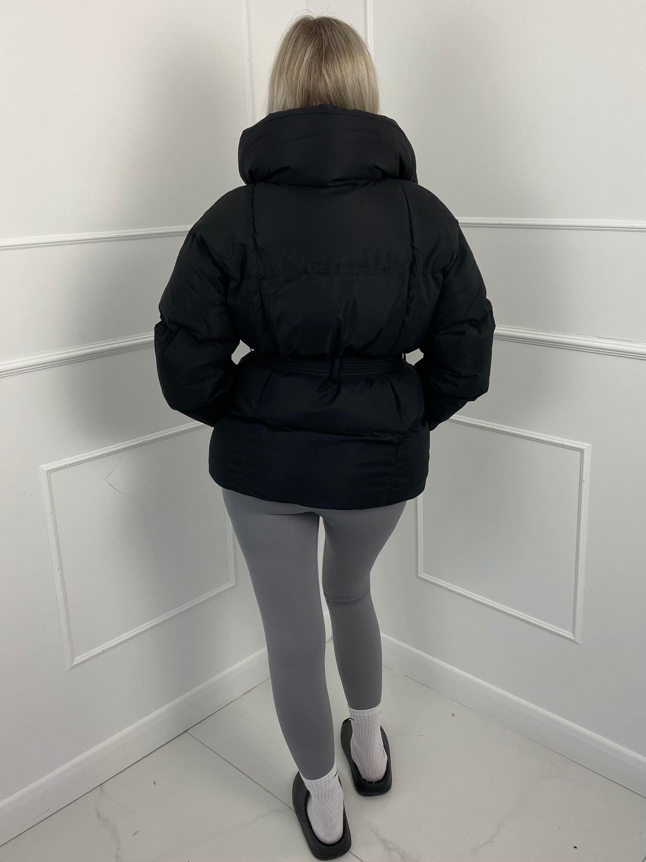Inga™ - Schicke Kurze Steppjacke mit Gürtel
