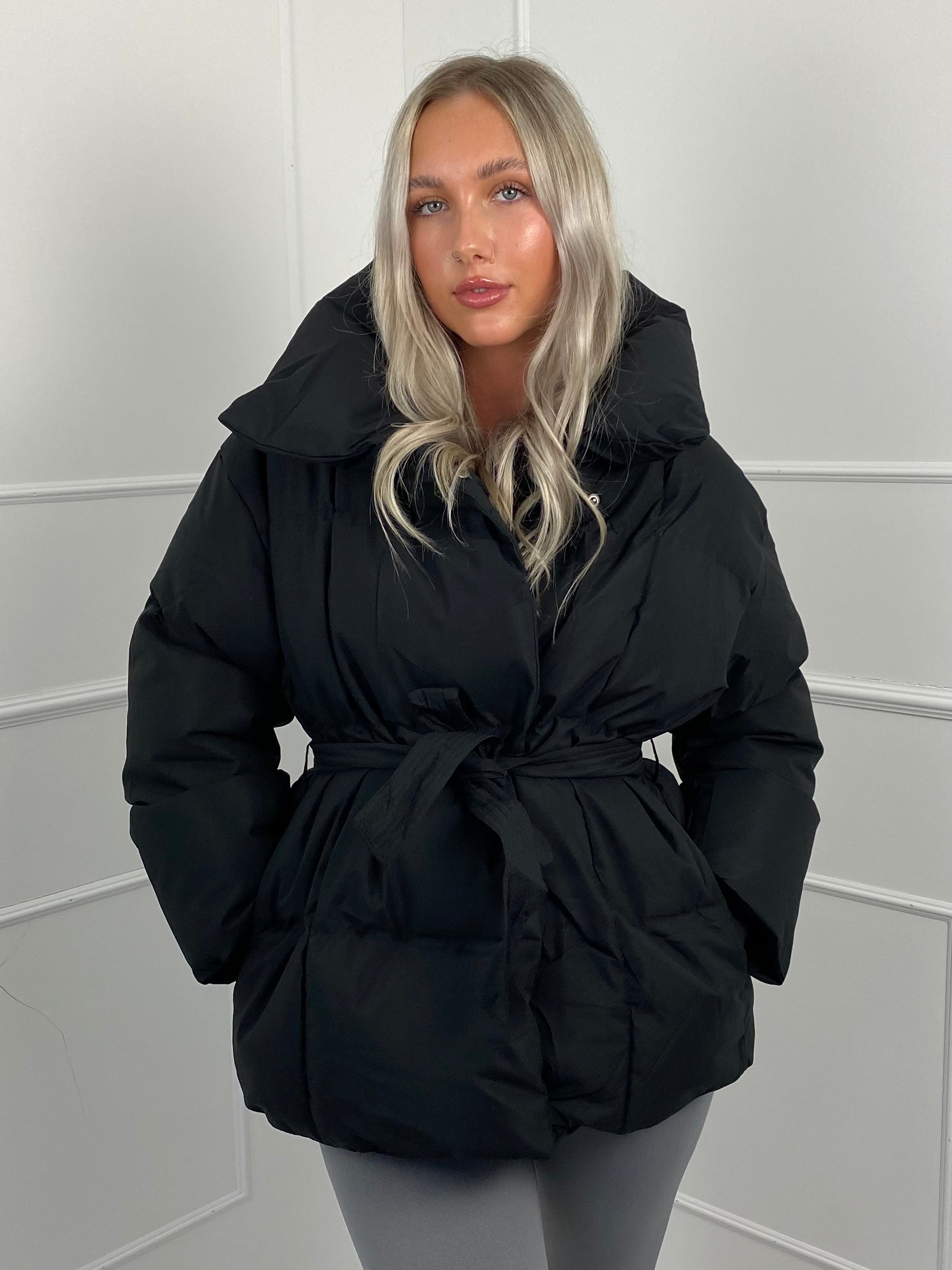 Inga™ - Schicke Kurze Steppjacke mit Gürtel