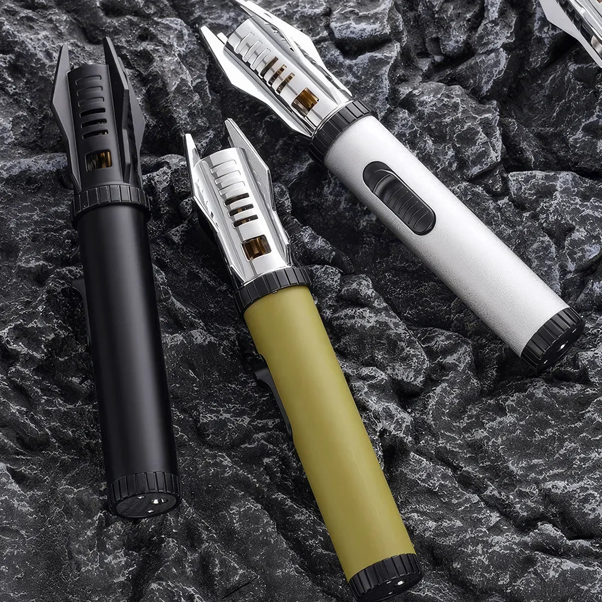 AstralSaber™ - 360° Outdoor Winddichtes Sturmfeuerzeug