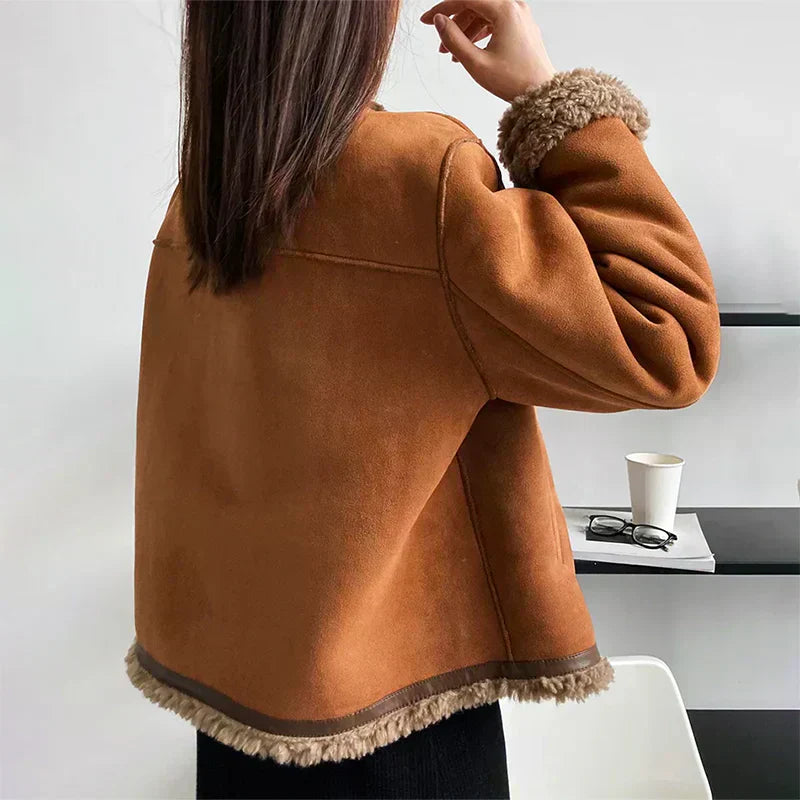 Silja™ – Lammfelljacke mit Knöpfen für Zeitlose Wärme & Stil